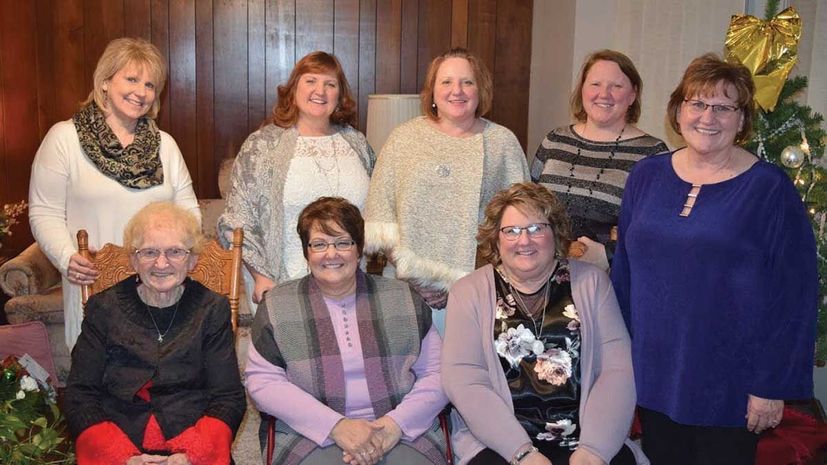 Grandma-Gustie-and-her-7-daughters-in-the-new-house-Christmas